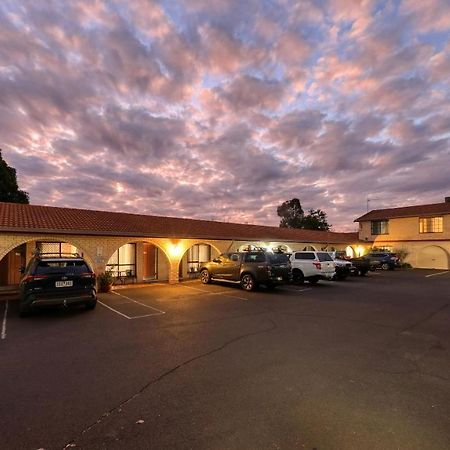 Forest Lodge Motor Inn & Restaurant Dubbo Exterior photo