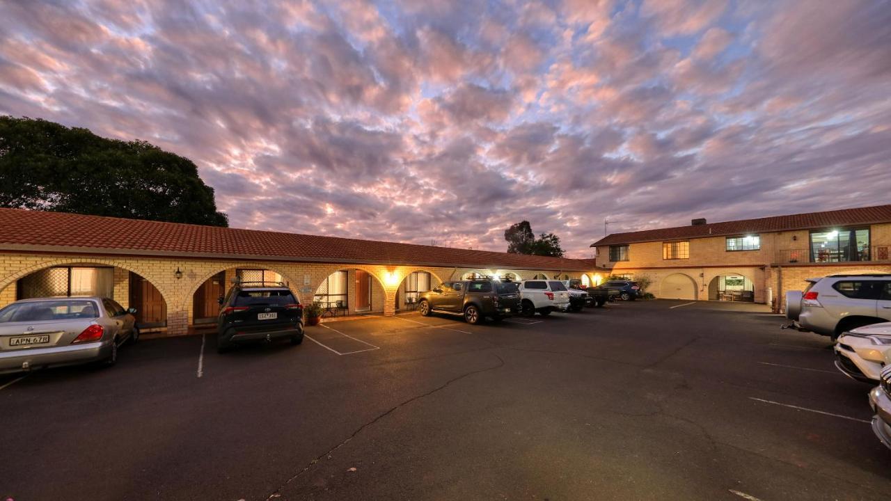 Forest Lodge Motor Inn & Restaurant Dubbo Exterior photo